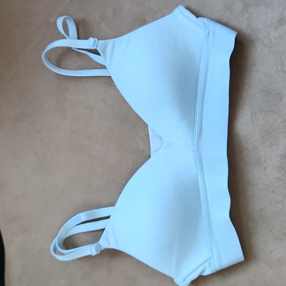 Pink Bras - Picture 2 of 5